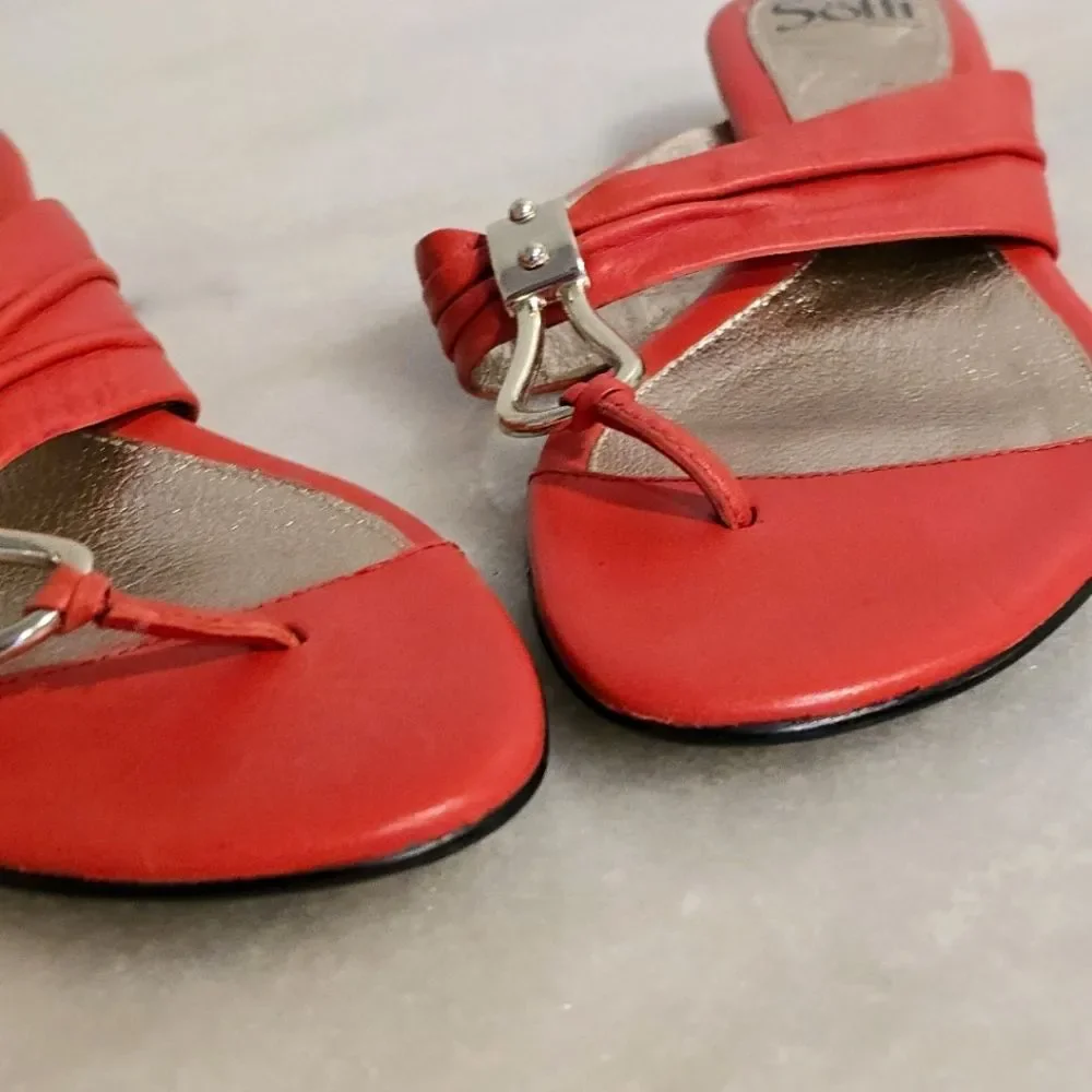 Sofft Red Genuine Leather Thong low heel Sandals Light Gold Hardware 8